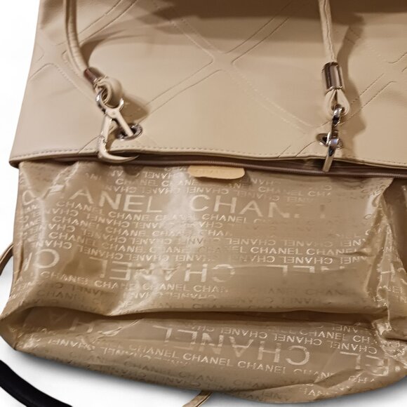 Cream Shoulder Carry-All Tote Bag with Contrast Black Accents, Silver Hardware - Picture 11 of 13